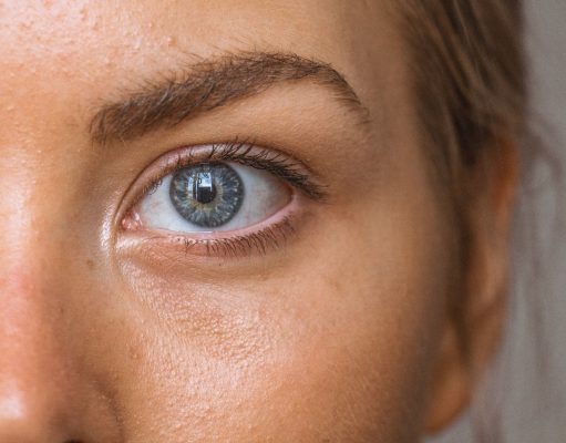 close-up photo of persons eye