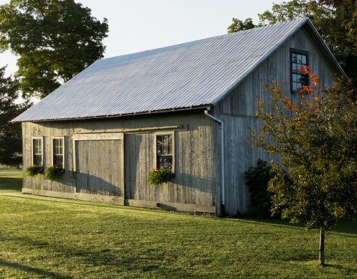 Why Homeowners Are Embracing Barns with Loft Living Spaces