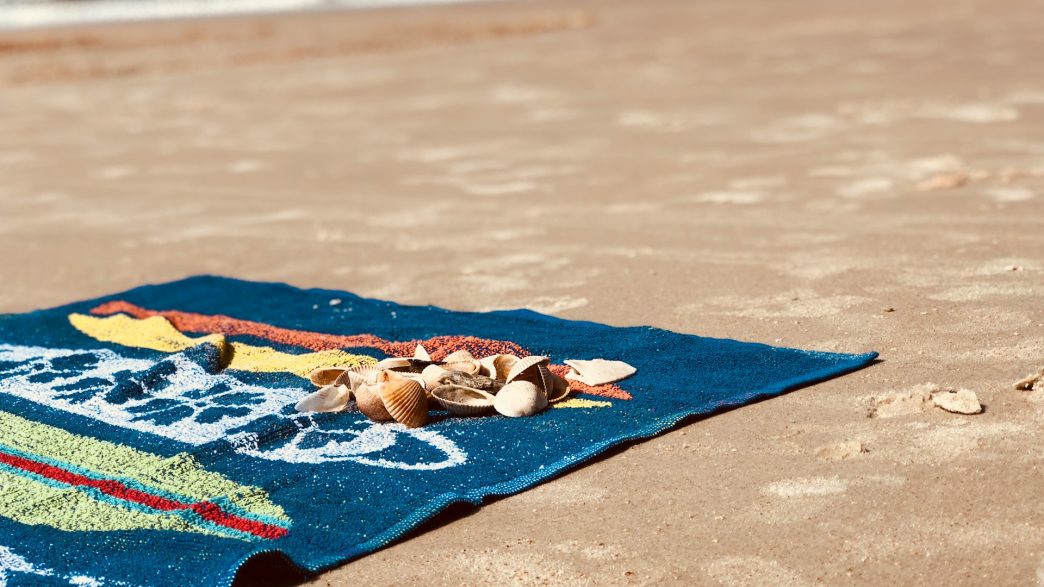 From Absorbency to Style: How to Buy the Best Beach Towel