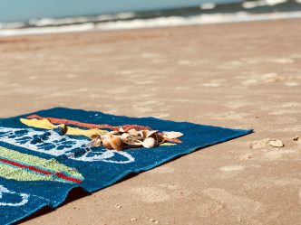 From Absorbency to Style: How to Buy the Best Beach Towel